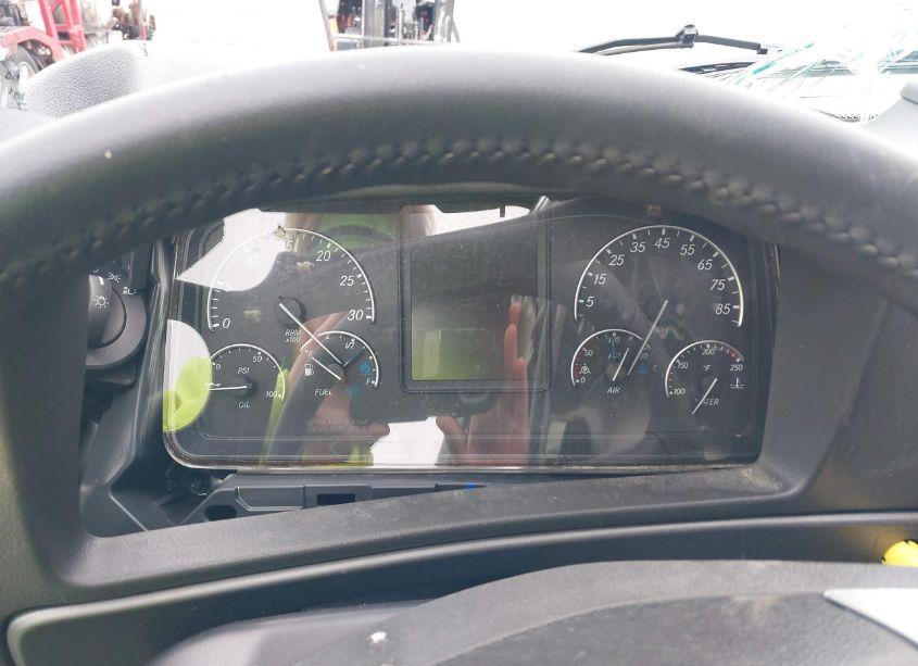 Photo 5 of 2025 Freightliner M2 106 MEDIUM DUTY (VIN 3ALHCYFE7SDVS0027)