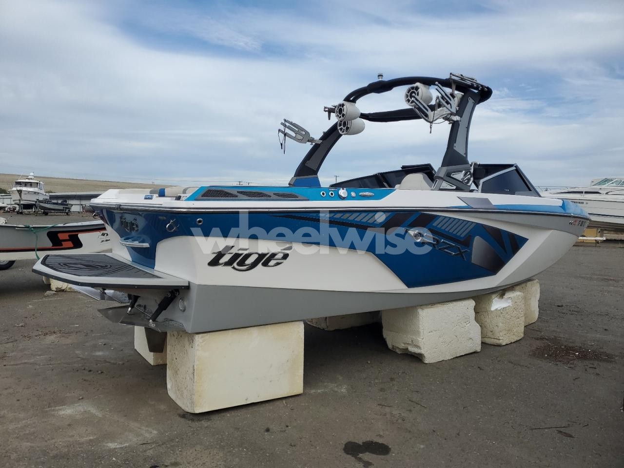 Photo 4 of 2017 TIGE RZX2 (VIN 3B7HF12YXXG131095)