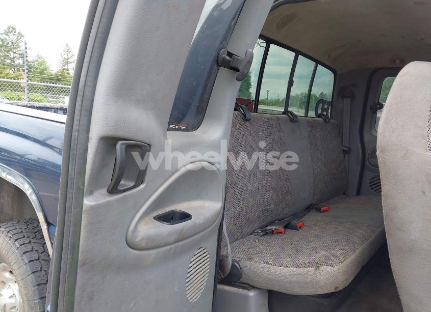 Photo 8 of 2001 Dodge Ram 2500 ST (VIN 3B7KF23681G748883)