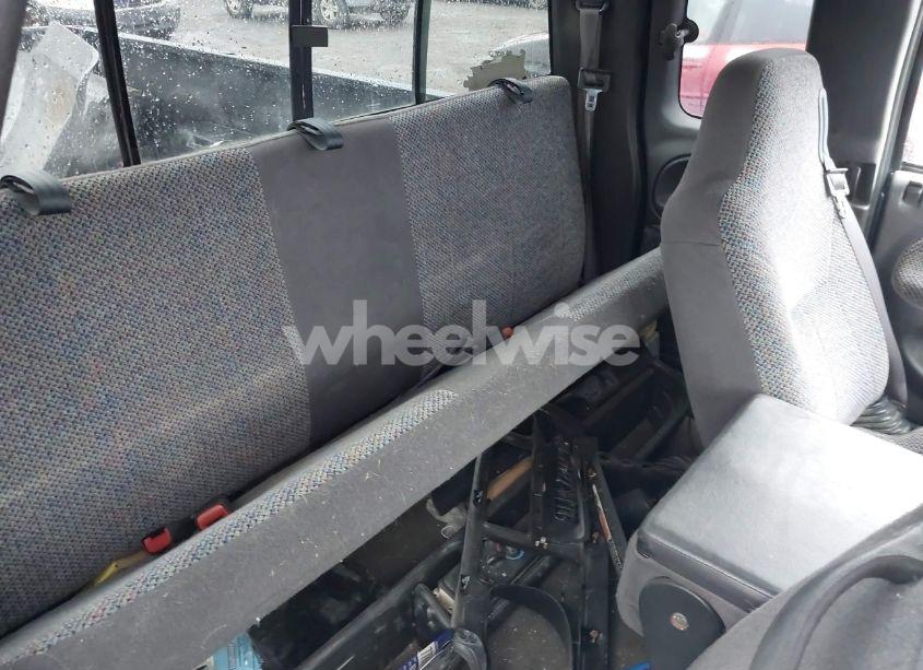 Photo 8 of 2002 Dodge Ram 2500 ST (VIN 3B7KF236X2M293084)