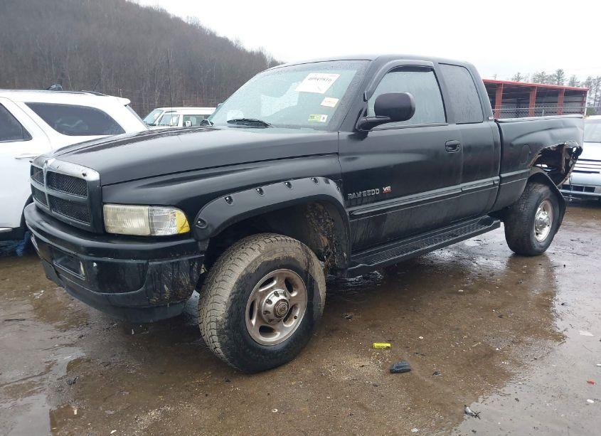 Photo 2 of 2000 Dodge Ram 2500 ST (VIN 3B7KF23Z3YG118466)