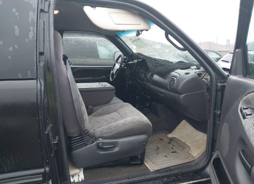 Photo 5 of 2000 Dodge Ram 2500 ST (VIN 3B7KF23Z3YG118466)