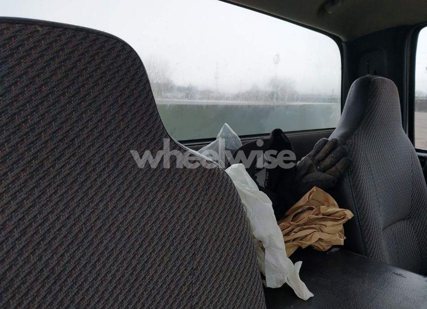 Photo 8 of 2002 Dodge Ram 2500 ST (VIN 3B7KF26Z02M251884)