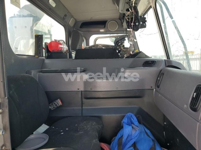 Photo 3 of 2025 KENWORTH T600 REFUSE TRUCK N/A (VIN 3BK6LK0X2SF752061)