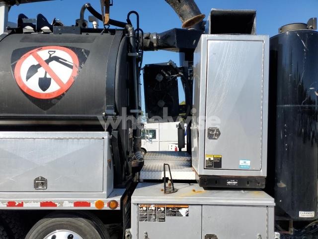 Photo 4 of 2020 KENWORTH CONSTRUCTION T400 (VIN 3BKBXJEX4LF392282)