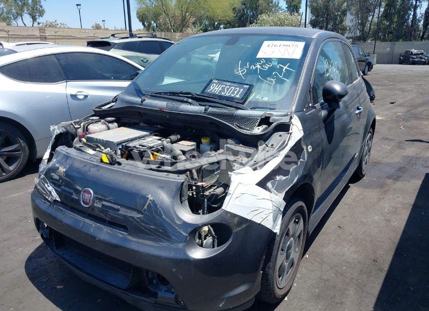 Photo 2 of 2017 Fiat 500e BATTERY ELECTRIC (VIN 3C3CFFGE4HT580002)