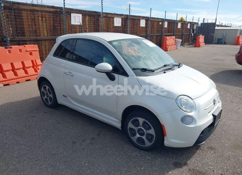 2015 Fiat 500e BATTERY ELECTRIC (VIN 3C3CFFGE9FT522920) main photo