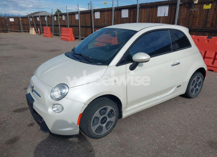 Photo 2 of 2015 Fiat 500e BATTERY ELECTRIC (VIN 3C3CFFGE9FT522920)