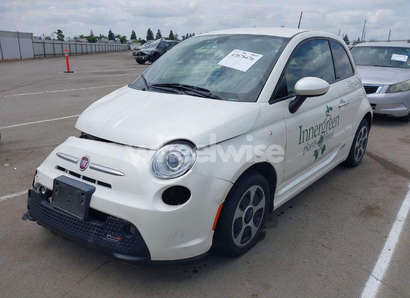 Photo 2 of 2018 Fiat 500e BATTERY ELECTRIC (VIN 3C3CFFGE9JT425578)