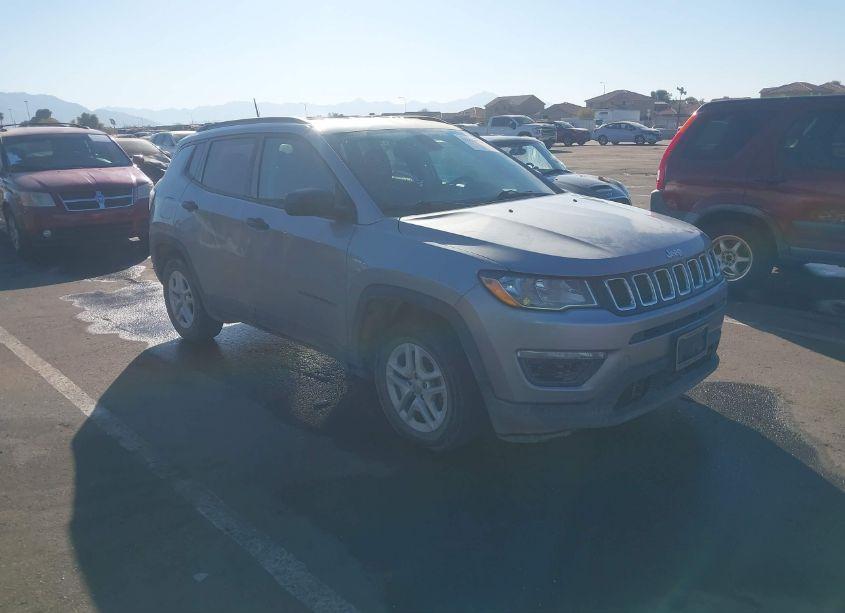 2018 Jeep Compass SPORT FWD (VIN 3C4NJCAB2JT124084) main photo