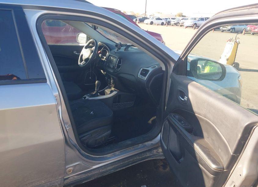 Photo 5 of 2018 Jeep Compass SPORT FWD (VIN 3C4NJCAB2JT124084)