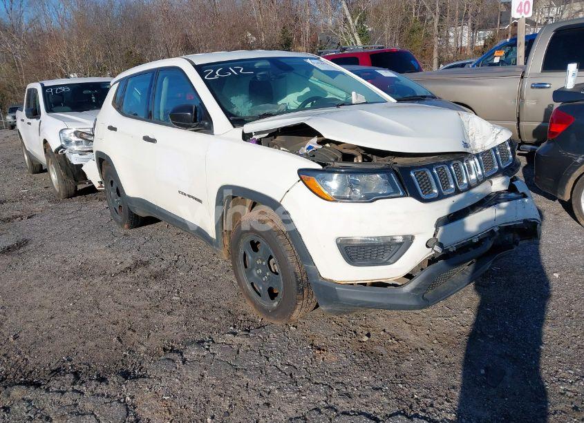2018 Jeep Compass SPORT FWD (VIN 3C4NJCAB2JT151804) main photo