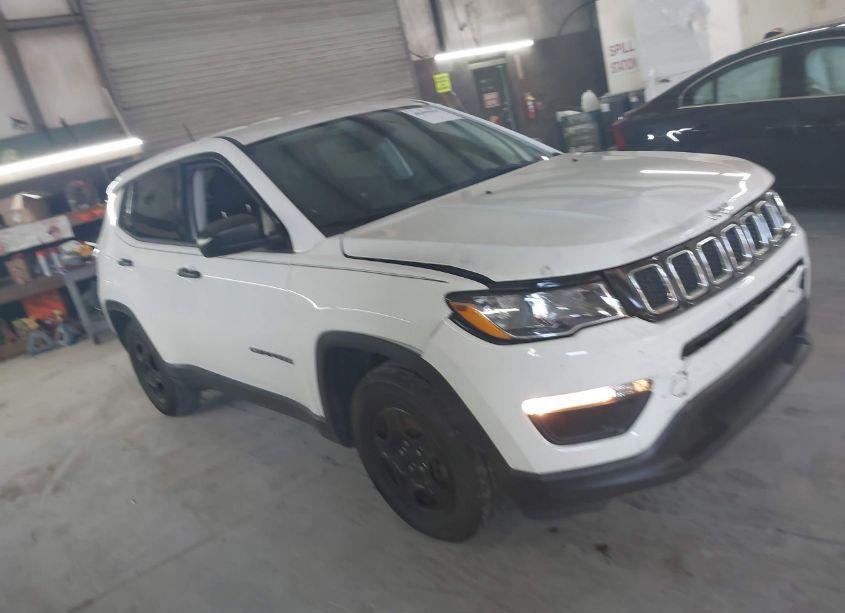 2018 Jeep Compass SPORT FWD (VIN 3C4NJCAB3JT124059) main photo