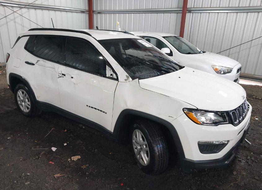 2018 Jeep Compass SPORT FWD (VIN 3C4NJCAB4JT331091) main photo