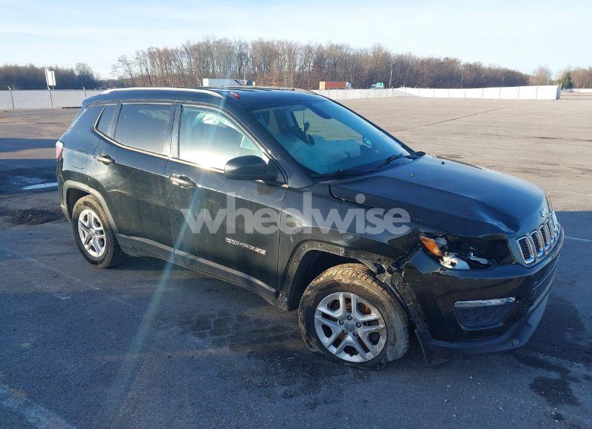 2018 Jeep Compass SPORT FWD (VIN 3C4NJCABXJT102530) main photo