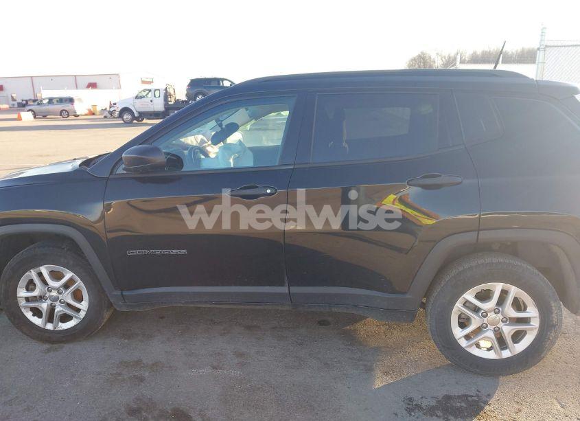 Photo 13 of 2018 Jeep Compass SPORT FWD (VIN 3C4NJCABXJT102530)