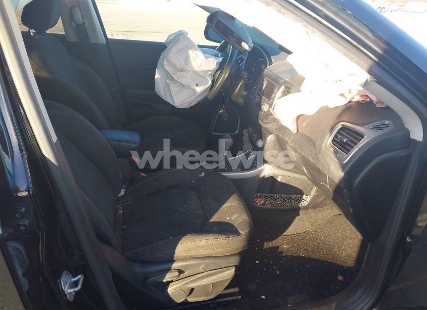 Photo 5 of 2018 Jeep Compass SPORT FWD (VIN 3C4NJCABXJT102530)