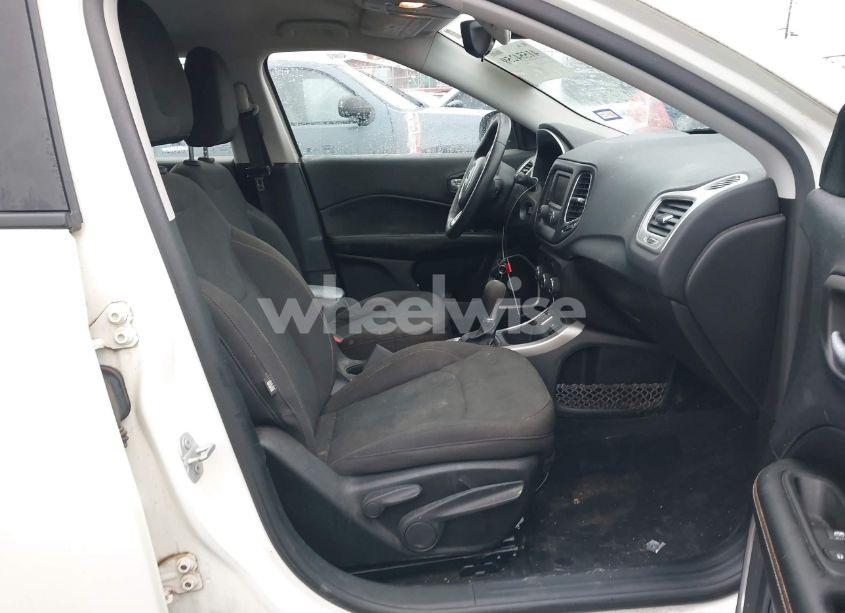 Photo 5 of 2018 Jeep Compass SPORT FWD (VIN 3C4NJCABXJT263332)