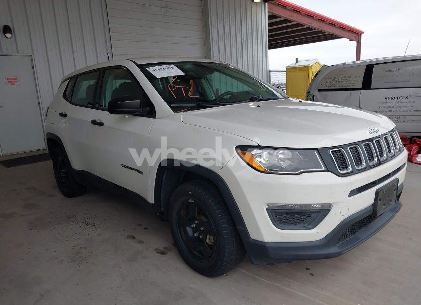 2018 Jeep Compass SPORT FWD (VIN 3C4NJCABXJT326901) main photo