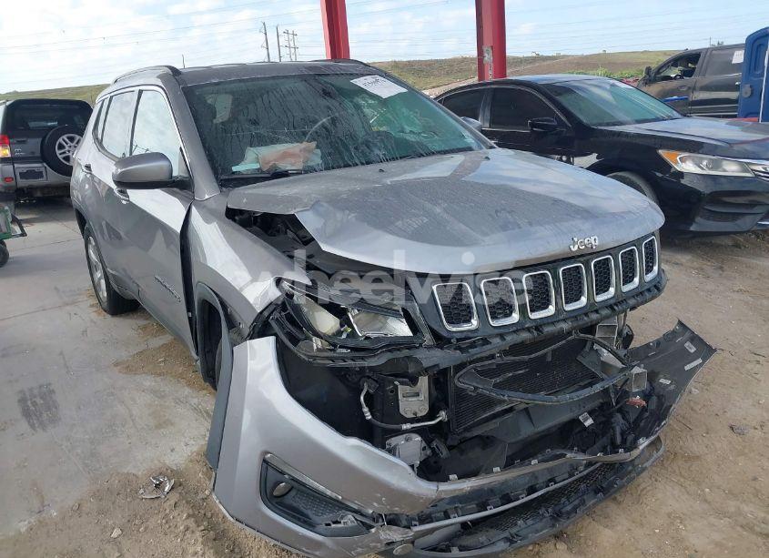 2018 Jeep Compass LATITUDE FWD (VIN 3C4NJCBB0JT227017) main photo