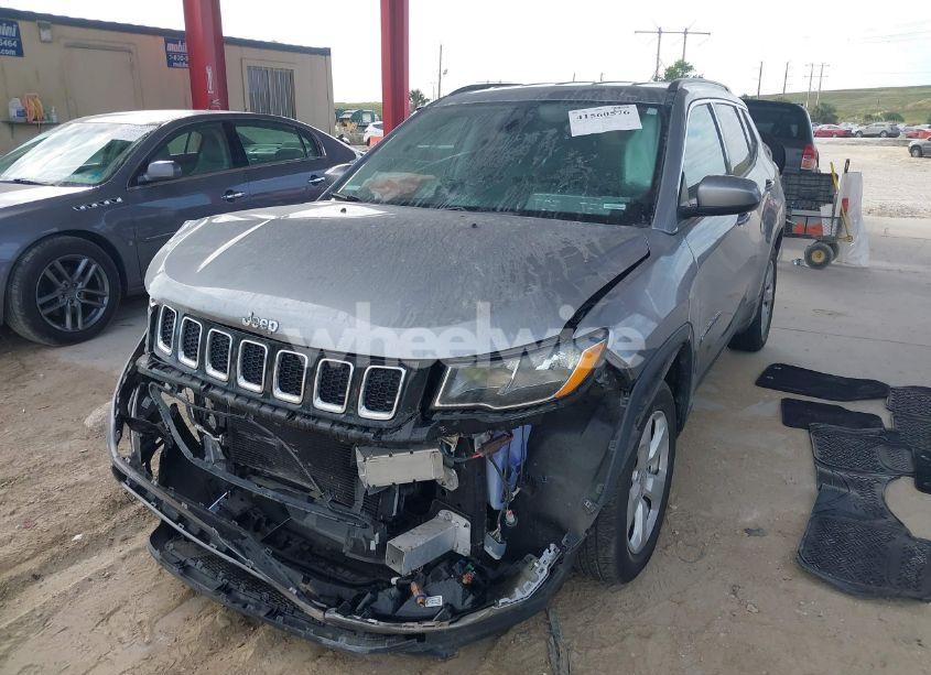 Photo 2 of 2018 Jeep Compass LATITUDE FWD (VIN 3C4NJCBB0JT227017)