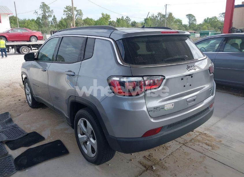 Photo 3 of 2018 Jeep Compass LATITUDE FWD (VIN 3C4NJCBB0JT227017)