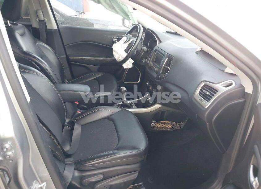 Photo 5 of 2018 Jeep Compass LATITUDE FWD (VIN 3C4NJCBB0JT227017)