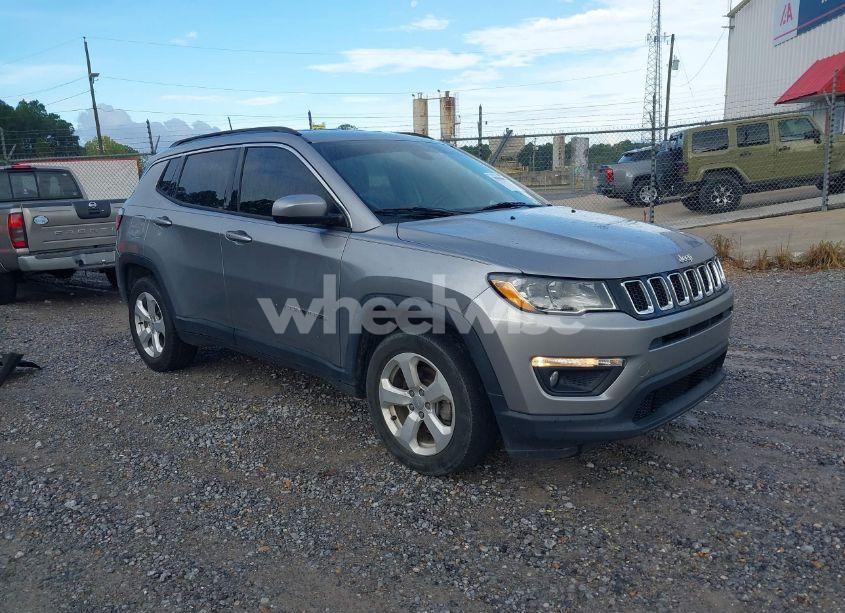 2018 Jeep Compass LATITUDE FWD (VIN 3C4NJCBB0JT267565) main photo