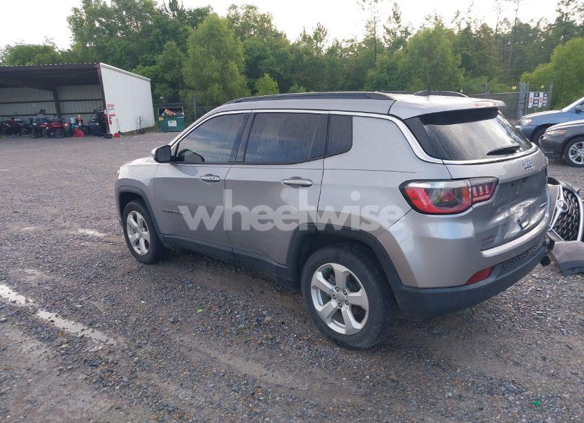 Photo 3 of 2018 Jeep Compass LATITUDE FWD (VIN 3C4NJCBB0JT267565)