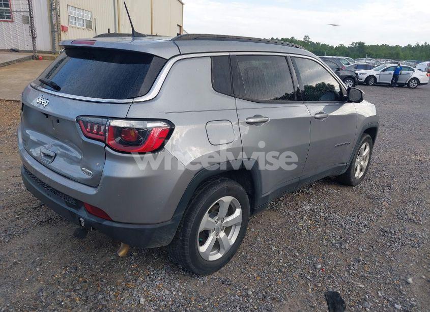 Photo 4 of 2018 Jeep Compass LATITUDE FWD (VIN 3C4NJCBB0JT267565)