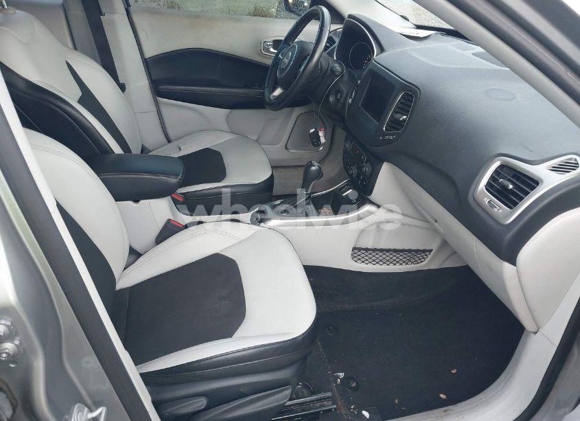 Photo 5 of 2018 Jeep Compass LATITUDE FWD (VIN 3C4NJCBB0JT267565)