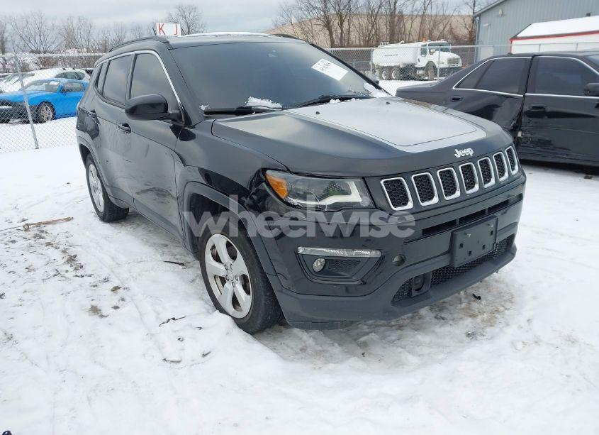 2018 Jeep Compass LATITUDE FWD (VIN 3C4NJCBB0JT293129) main photo