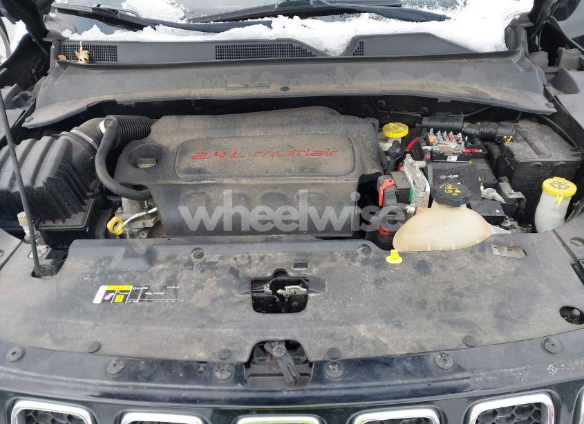 Photo 10 of 2018 Jeep Compass LATITUDE FWD (VIN 3C4NJCBB0JT293129)