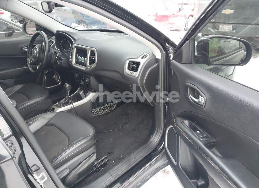 Photo 5 of 2018 Jeep Compass LATITUDE FWD (VIN 3C4NJCBB0JT293129)