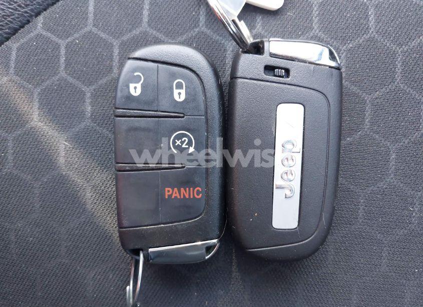 Photo 11 of 2018 Jeep Compass LATITUDE FWD (VIN 3C4NJCBB0JT374678)