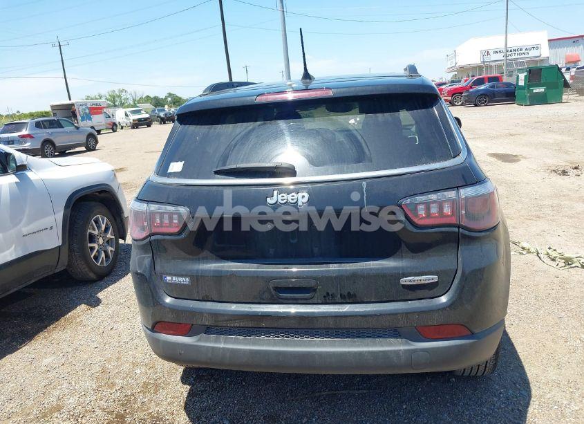 Photo 16 of 2018 Jeep Compass LATITUDE FWD (VIN 3C4NJCBB0JT374678)
