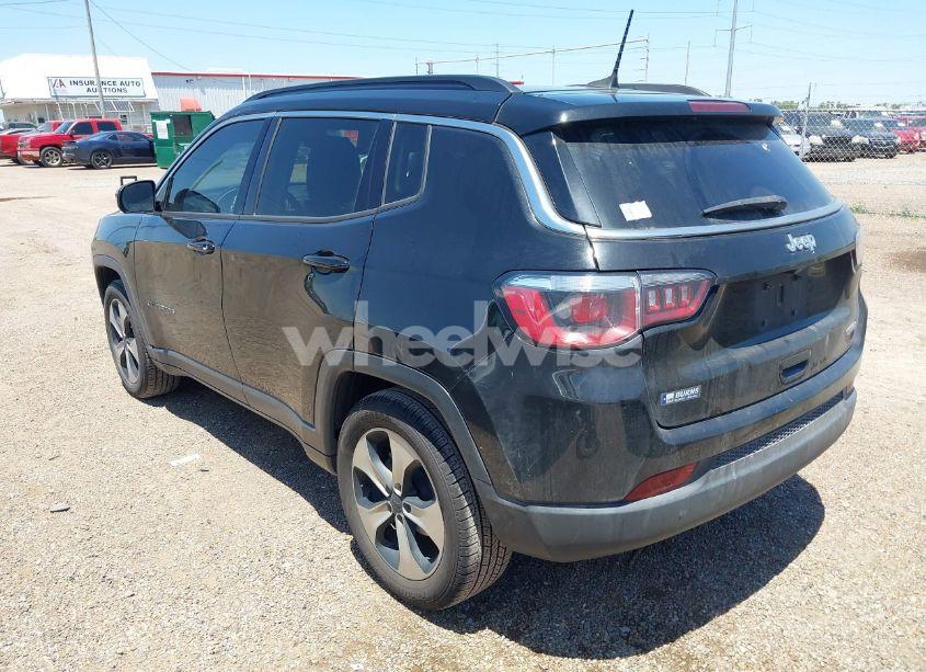 Photo 3 of 2018 Jeep Compass LATITUDE FWD (VIN 3C4NJCBB0JT374678)