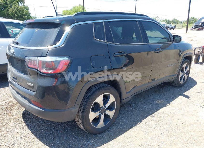 Photo 4 of 2018 Jeep Compass LATITUDE FWD (VIN 3C4NJCBB0JT374678)