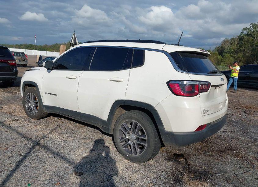 Photo 3 of 2019 Jeep Compass SUN AND WHEEL FWD (VIN 3C4NJCBB0KT832382)