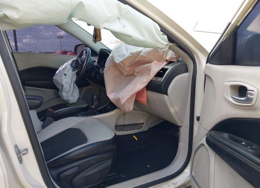 Photo 5 of 2019 Jeep Compass SUN AND WHEEL FWD (VIN 3C4NJCBB0KT832382)