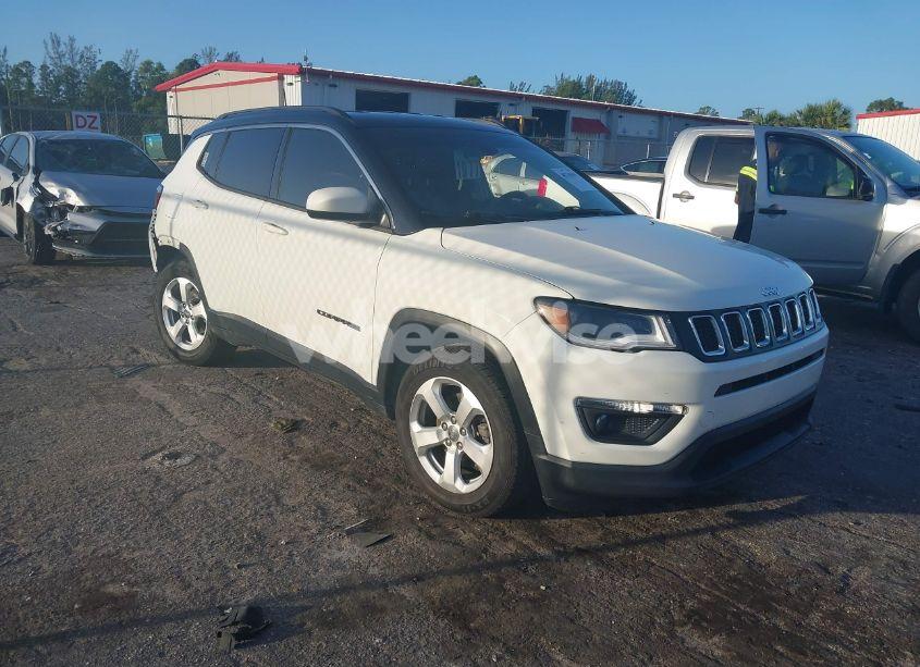 2020 Jeep Compass LATITUDE FWD (VIN 3C4NJCBB0LT114896) main photo