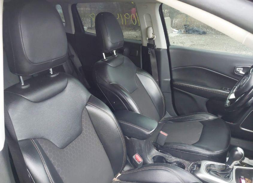 Photo 18 of 2020 Jeep Compass LATITUDE FWD (VIN 3C4NJCBB0LT162754)