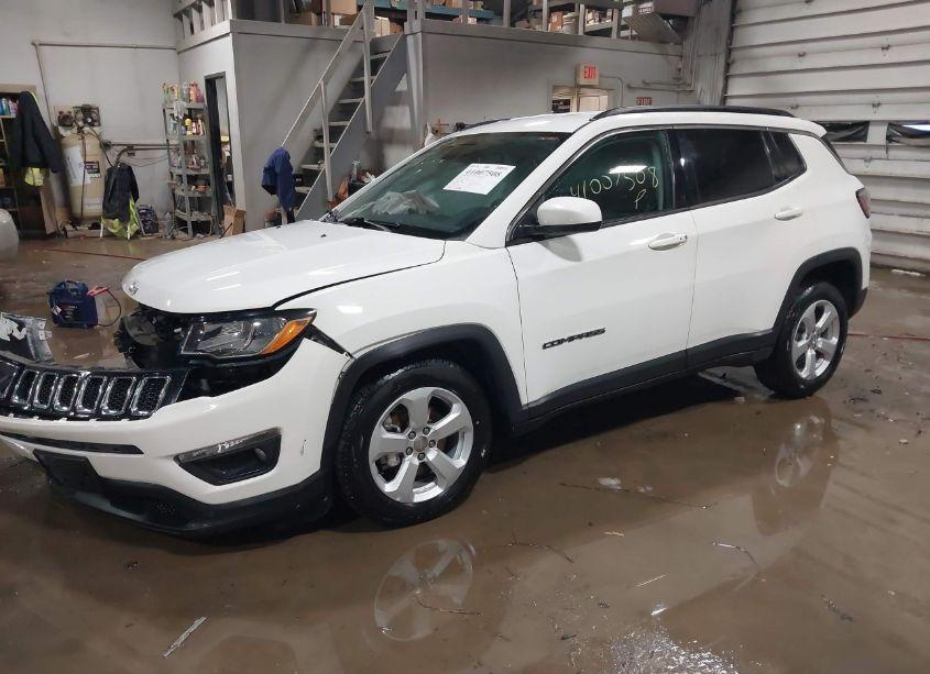 Photo 2 of 2021 Jeep Compass LATITUDE FWD (VIN 3C4NJCBB0MT571080)