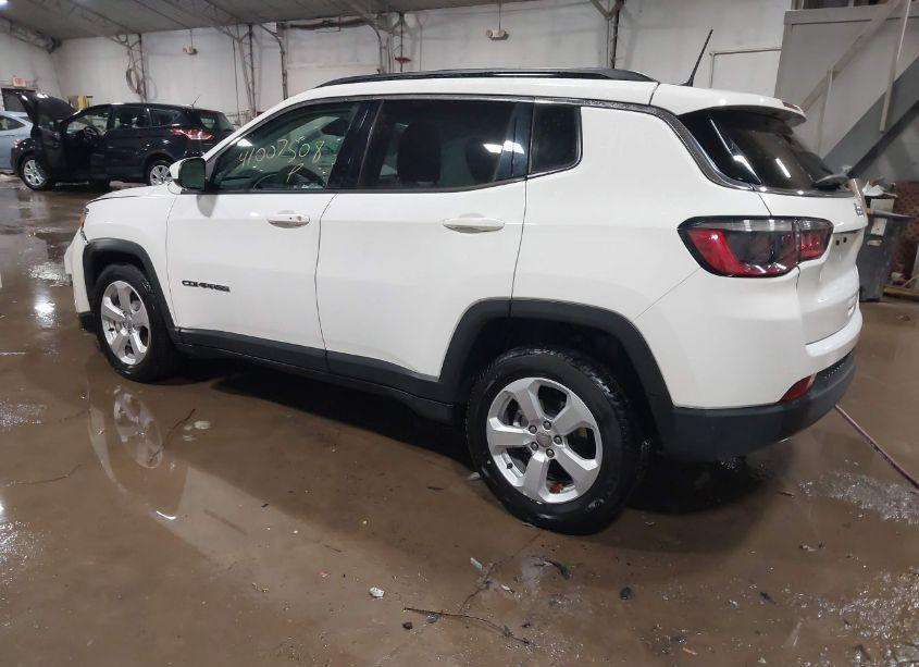 Photo 3 of 2021 Jeep Compass LATITUDE FWD (VIN 3C4NJCBB0MT571080)