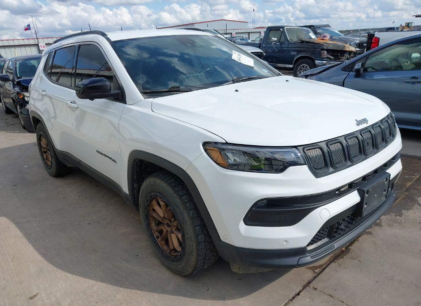 2022 Jeep Compass LATITUDE FWD (VIN 3C4NJCBB0NT138845) main photo