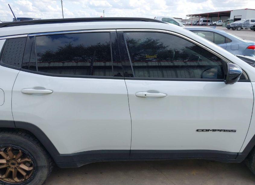 Photo 13 of 2022 Jeep Compass LATITUDE FWD (VIN 3C4NJCBB0NT138845)
