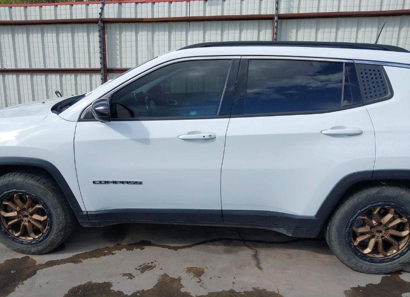 Photo 14 of 2022 Jeep Compass LATITUDE FWD (VIN 3C4NJCBB0NT138845)