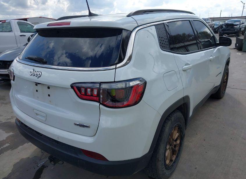 Photo 4 of 2022 Jeep Compass LATITUDE FWD (VIN 3C4NJCBB0NT138845)