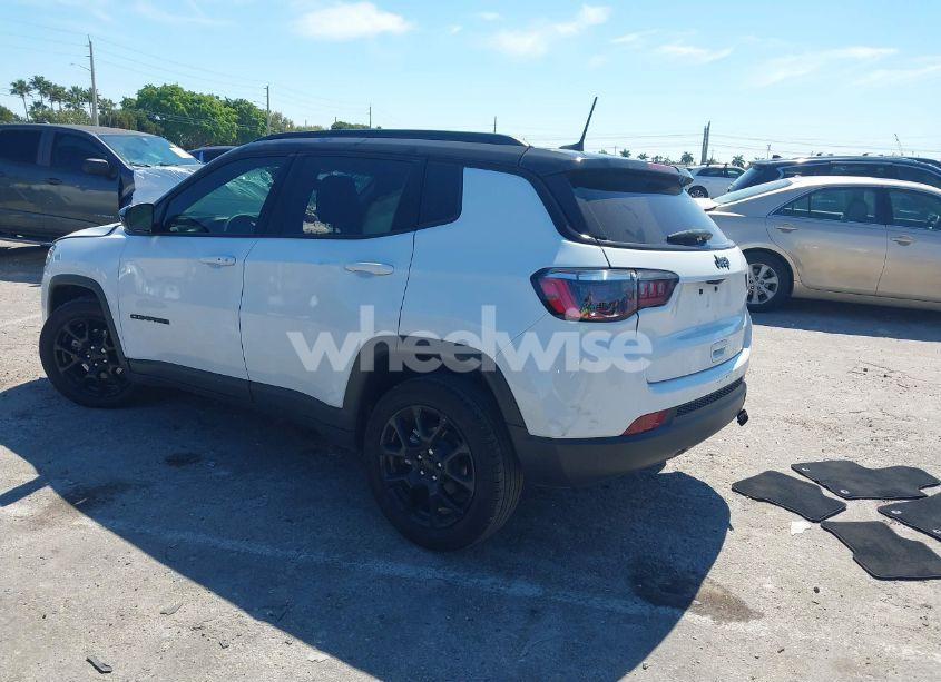 Photo 3 of 2022 Jeep Compass ALTITUDE FWD (VIN 3C4NJCBB0NT235267)