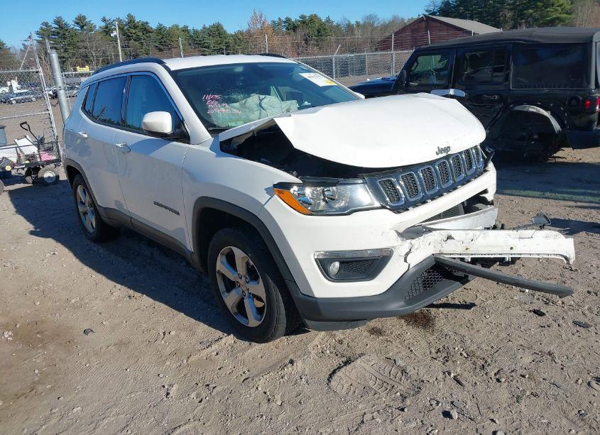 2018 Jeep Compass LATITUDE FWD (VIN 3C4NJCBB1JT124219) main photo